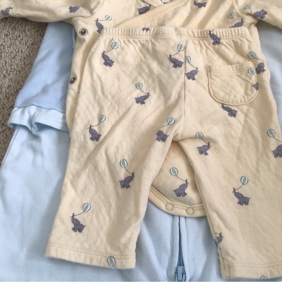 Halo SleepSack Swaddle Birth to 3 Months.
Janie and Jack set Birth to 3 Months. - Picture 10 of 11